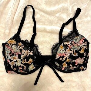 Like New! Floral Embroidered Black Lace Bra